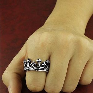 Exclusive Men’s size 10 stainless steel king crown vintage ring
